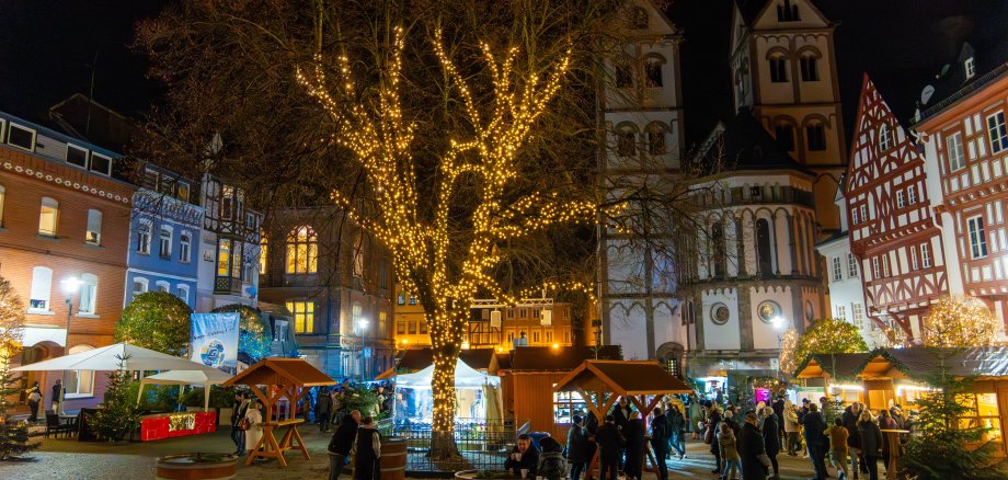 Auch in diesem Jahr wird auf dem historischen Marktplatz in Boppard wieder ein Weihnachtsmarkt stattfinden.