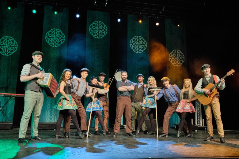 Lassen Sie sich von den mitreißenden Klängen und Tänzen der Gruppe Celtic Rythms am 24. Januar 2025 in der Stadthalle verzaubern.