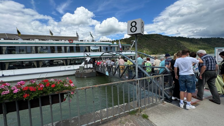 Aus dem Niederkirchspiel waren 230 Gäste gekommen und gingen an Bord der „Stadt Vallendar“.