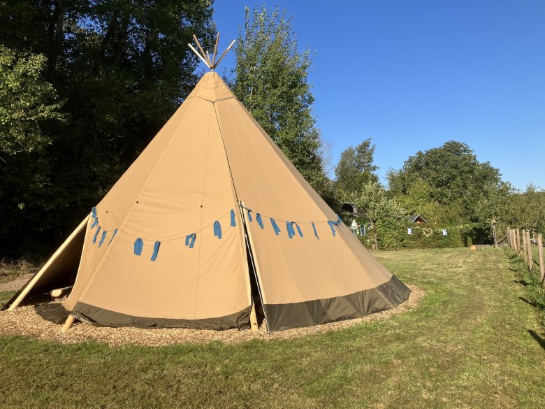 Das neue und wetterfeste Tipi, das vor Wind und Regen schützt. 