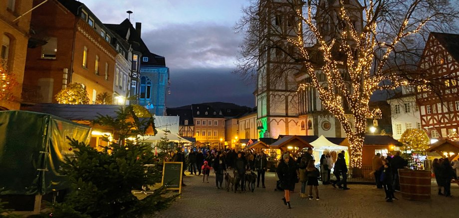 Wir laden alle herzlich ein, das zweite Bopparder Weihnachtsmarkt-Wochenende zu besuchen und die festliche Atmosphäre zu genießen!