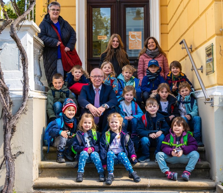 Das Kinderparlament der Kindertagesstätte Abenteuerland aus Buchholz hat Ende April 2024 die Stadtverwaltung Boppard besucht und wurde von Bürgermeister Jörg Haseneier empfangen.