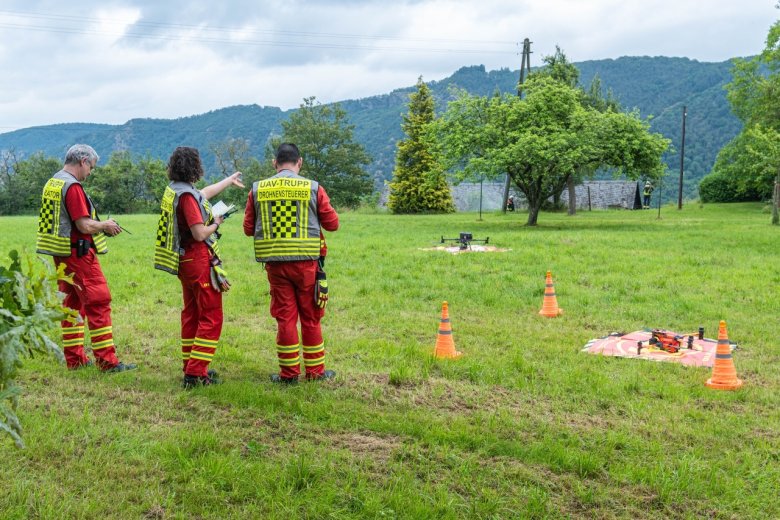 Die beiden Drohnen vom DLRG-Wasserrettungszug Rhein-Hunsrück und vom Verein Rettungsdrohne Rhein-Hunsrück lieferten wertvolle Aufnahmen aus der Luft. 