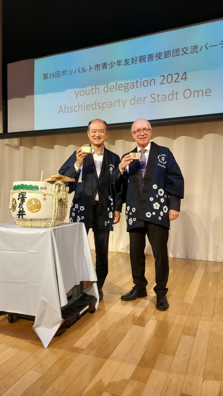 Bürgermeister Jörg Haseneier und Bürgermeister Toshiaki Ohsemachi beim Abschiedsabend