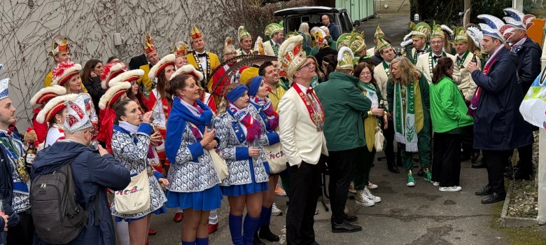 Abordnungen der Bopparder Fastnachtsvereine waren zum Verwaltungssitz in der Mainzer Straße gekommen. 