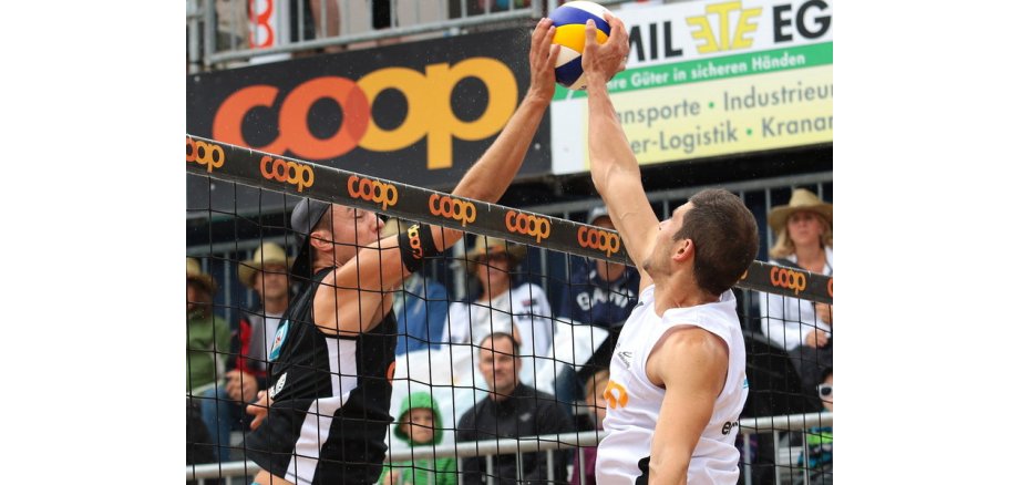 Manuel Lohmann in „Volleyball-Aktion“ auf der Deutschen Tour