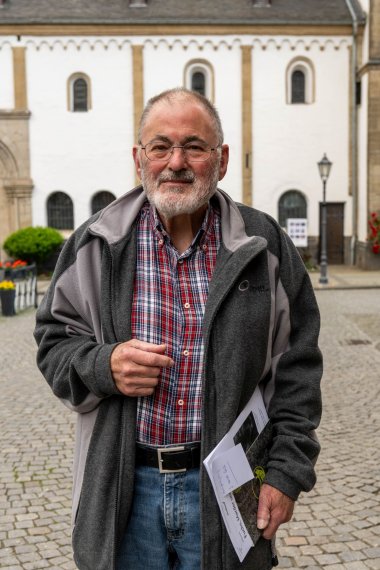 Horst Gaß ist künftig als neuer Wildtiermanager im Auftrag der Stadt Boppard in Buchenau im Einsatz. Der erfahrene Jäger und frühere Schweißhundeführer wird Anwohnerinnen und Anwohner beraten, wenn es Konflikte mit Wildtiere vor Ort gibt. 