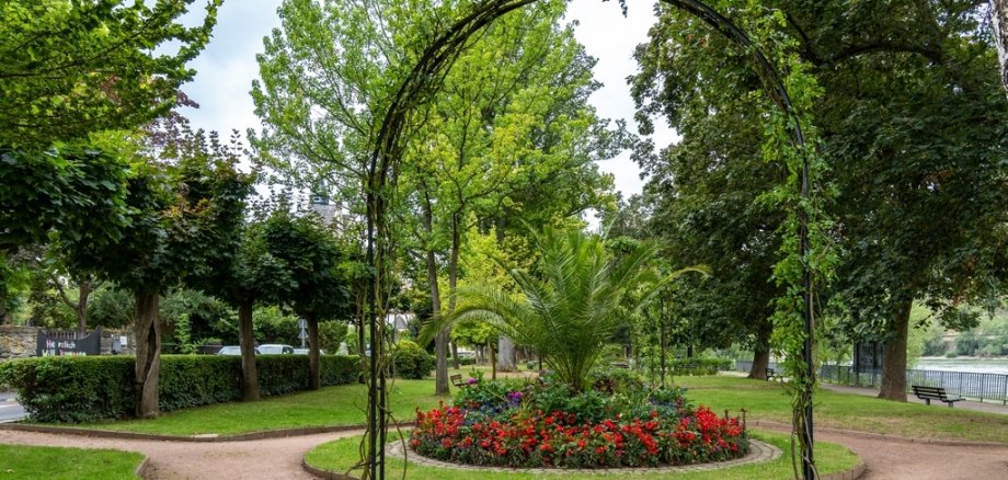 Die Bopparder Rheinallee soll mit Blick auf die Bundesgartenschau auf einer Länge von rund 1,2 Kilometern neu gestaltet werden – von der Einmündung der Kaiser-Friedrich-Straße bis zur Einmündung der Kaiser-Otto-Straße. Der Charakter der Georg-Francke-Anlage (Foto) bleibt dabei erhalten. 