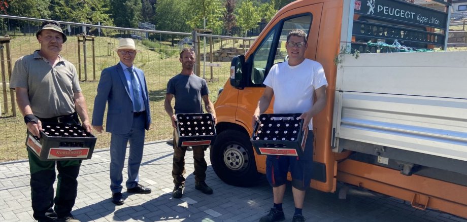 Am heutigen Dienstag begannen die Bauhofmitarbeiter bereits um 5 Uhr morgens mit der Arbeit auf dem Gelände, um die giftigen Pflanzen zu entfernen. Boppards Bürgermeister Jörg Haseneier bedankte sich ausdrücklich bei der gesamten Bauhofmannschaft, die zeitweise mit elf Kräften gleichzeitig im Einsatz war.