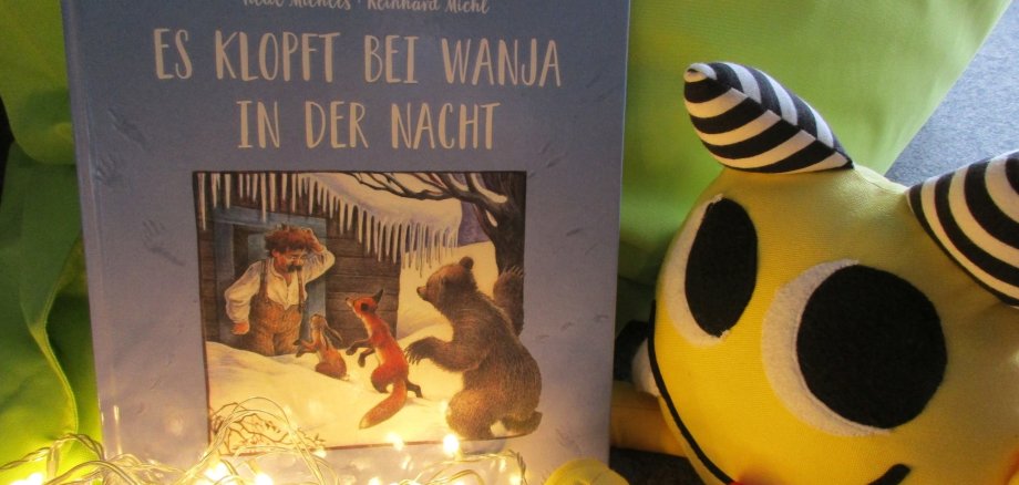 Beim Bilderbuchkino am Montag, 11. Dezember 2023, im kleinen Saal der Bopparder Stadthalle steht das Bilderbuch „Es klopft bei Wanja in der Nacht“ auf dem Programm. 