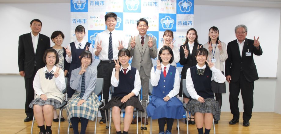 Die Jugenddelegation aus der japanischen Partnerstadt Ome beim Vorbereitungstreffen für den Besuch in Boppard.