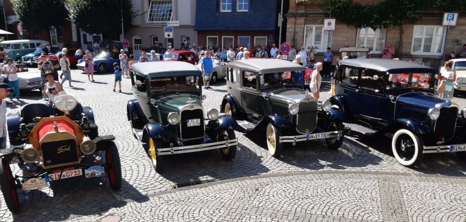 Beim 15. Bopparder Oldtimertreffen (von links): Ford T von 1914, drei Ford A-Modelle aus den 1920er-Jahren. 