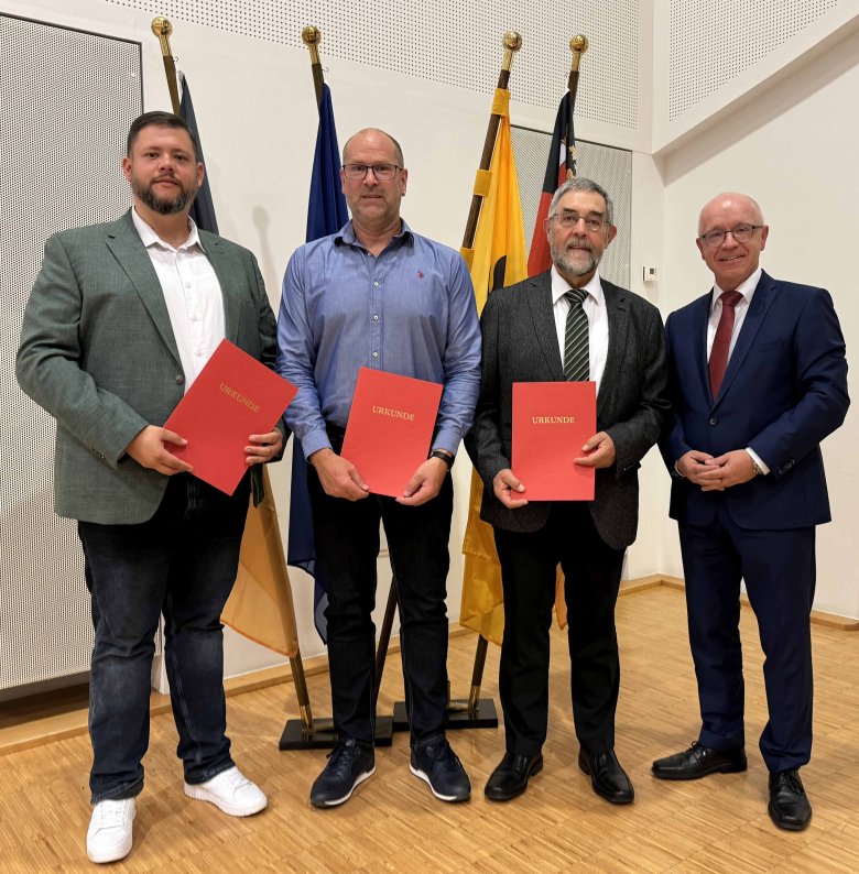 In der konstituierenden Sitzung wurden auch die neuen Beigeordneten der Stadt Boppard  gewählt. Auf unserem Foto (von rechts): Bürgermeister Jörg Haseneier mit Helmut Zinndorf (CDU, Erster Beigeordneter) und den Beigeordneten Jörg Puth (BfB) und Kevin Windheuser (SPD).