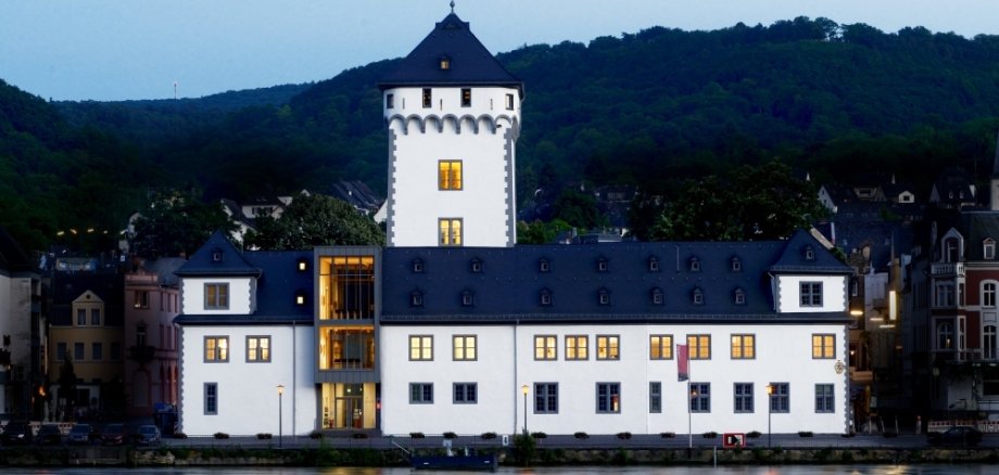 Das Museum Boppard zeigt ab dem 14. Januar 2024 eine neue Ausstellung: Unter dem Titel "So wie es ist, bleibt es nicht" setzen sich 24 Künstlerinnen des Vereins GEDOK Bonn mit Veränderung, Verfall und Neuentstehung in verschiedenen Materialien und auf unterschiedlichsten Medien auseinander.