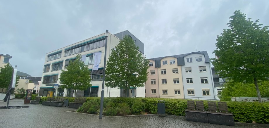 Der Bürgermeister der Stadt Boppard, Jörg Haseneier, und Landrat Volker Boch fordern den Erhalt des Bopparder Heilig-Geist-Krankenhauses und haben sich nun mit einem gemeinsamen Schreiben an den rheinland-pfälzischen Gesundheitsminister Clemens Hoch gewandt.